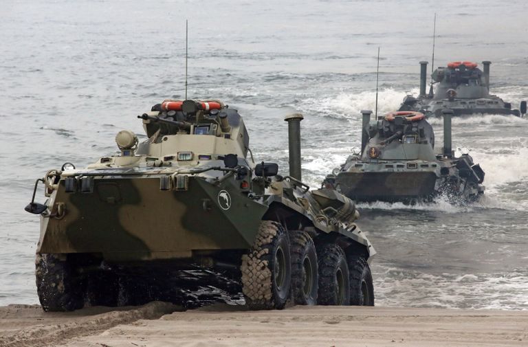 БТР-82А во время учений в Калининградской области