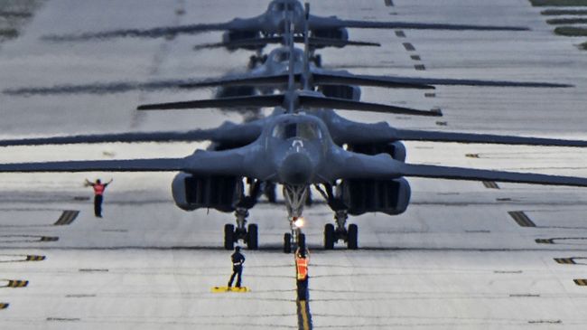 Бомбардировщики B-1B Lancer на авиабазе Андресон на Гуаме. Архивное фото Бомбардировщики B-1B Lancer на авиабазе Андресон на Гуаме. Архивное фото