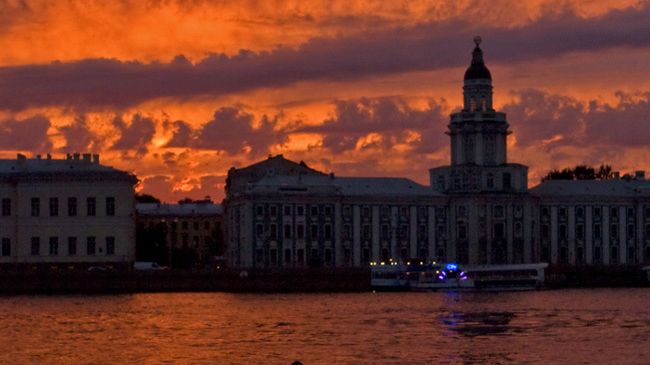 Белые ночи - феномен природы, визитная карточка Санкт-Петербурга, радость туристов, гордость местных жителей Белые ночи - феномен природы, визитная карточка Санкт-Петербурга, радость туристов, гордость местных жителей