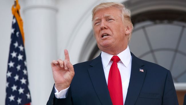 Президент США Дональд Трамп выступает перед журналистами в штате Нью Джерси. 10 августа 2017 Президент США Дональд Трамп выступает перед журналистами в штате Нью Джерси. 10 августа 2017