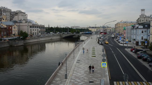 Якиманская набережная в Москве