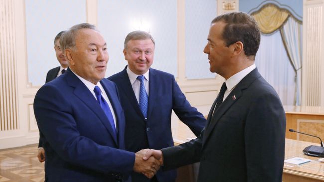 Дмитрий Медведев с президентом Казахстана Нурсултаном Назарбаевым. Архивное фото Дмитрий Медведев с президентом Казахстана Нурсултаном Назарбаевым. Архивное фото