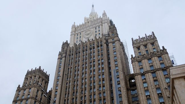 Здание министерства иностранных дел РФ на Смоленской-Сенной площади в Москве после работ по замене шпиля Здание министерства иностранных дел РФ на Смоленской-Сенной площади в Москве после работ по замене шпиля