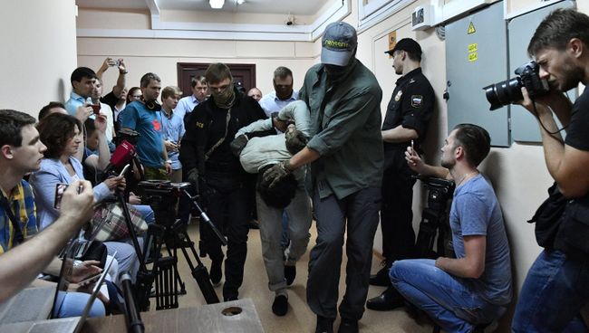 Подозреваемые в подготовке взрывов в Москве доставлены в Лефортовский суд