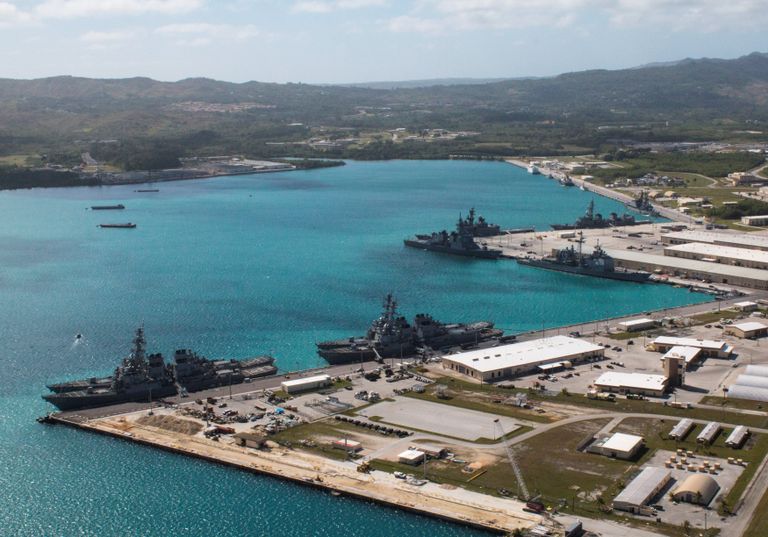 Военно-морская база Апра-Харбор на острове Гуам Военно-морская база Апра-Харбор на острове Гуам
