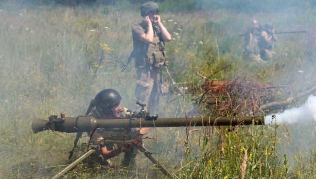 Украинские военнослужащие во время учений в Львовской области. Архивное фото Украинские военнослужащие во время учений в Львовской области. Архивное фото