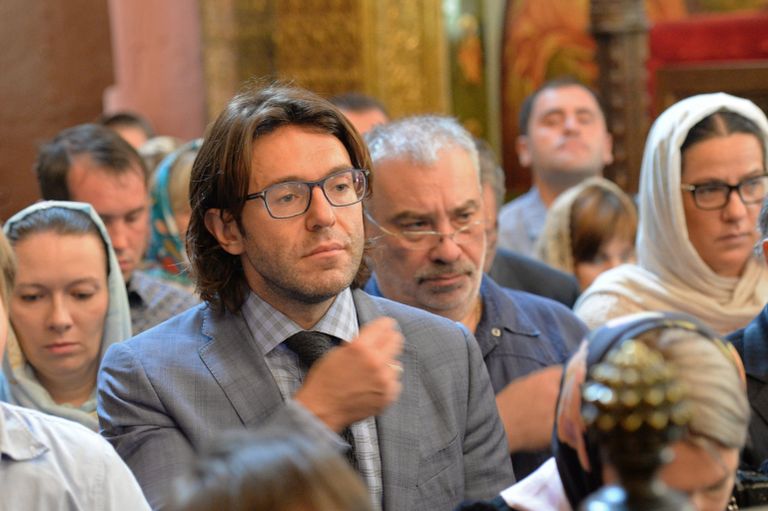 Телеведущий Андрей Малахов во время Божественной литургии в праздник Успения Пресвятой Богородицы в Успенском соборе Московского Кремля Телеведущий Андрей Малахов во время Божественной литургии в праздник Успения Пресвятой Богородицы в Успенском соборе Московского Кремля