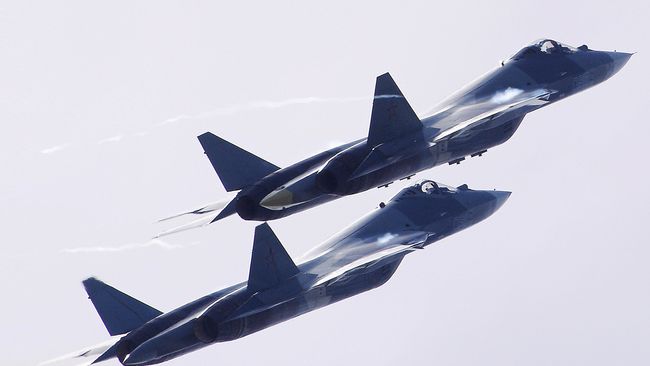 Российские многофункциональные истребители пятого поколения Т-50 на Международном авиационно-космическом салоне МАКС-2017