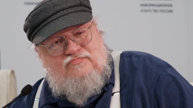 Американский писатель-фантаст Джордж Рэймонд Ричард Мартин на пресс-конференции в Санкт-Петербурге Американский писатель-фантаст Джордж Рэймонд Ричард Мартин на пресс-конференции в Санкт-Петербурге