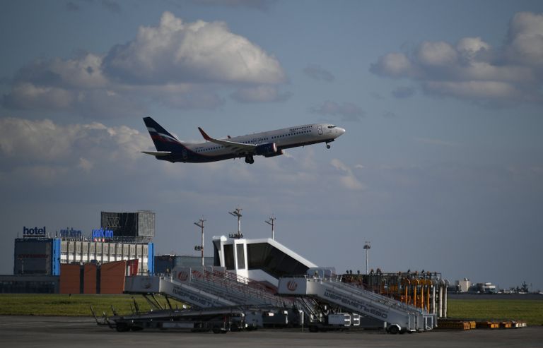 Boeing 737 компании Аэрофлот взлетает в аэропорту Шереметьево в Москве