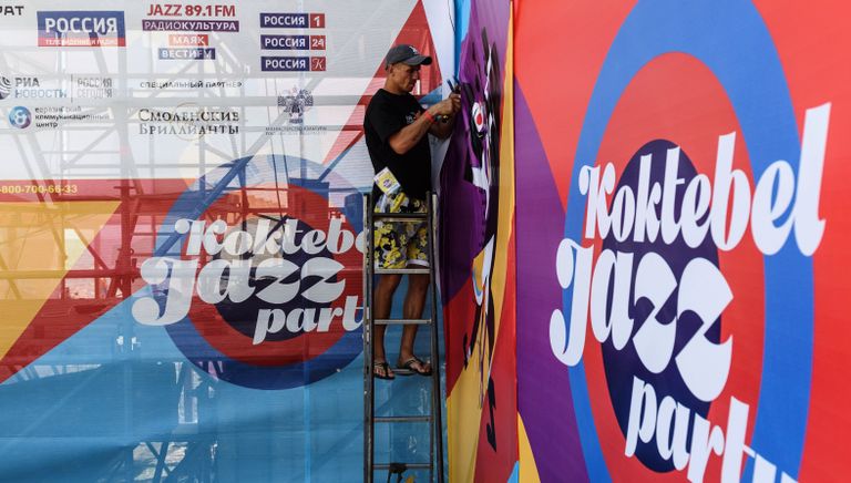 Подготовка к 15-му международному музыкальному фестивалю Koktebel Jazz Party Подготовка к 15-му международному музыкальному фестивалю Koktebel Jazz Party