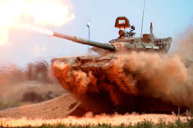 Танк Т-72Б3 на полигоне Кадамовский в Ростовской области Танк Т-72Б3 на полигоне Кадамовский в Ростовской области