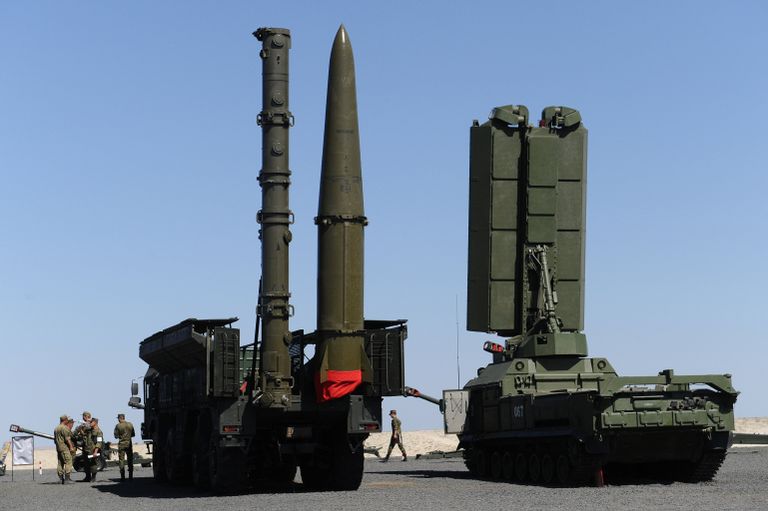 Зенитно-ракетный комплекс С-400 Триумф на выставочной площадке на полигоне Кадамовский Зенитно-ракетный комплекс С-400 Триумф на выставочной площадке на полигоне Кадамовский