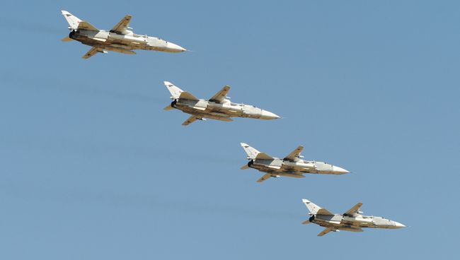 Российские бомбардировщики Су-24. Архивное фото