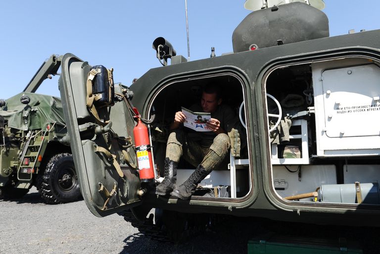 На выставочной площадке на полигоне Кадамовский в Ростовской области во время подготовки к международному военно-техническому форуму Армия-2017 На выставочной площадке на полигоне Кадамовский в Ростовской области во время подготовки к международному военно-техническому форуму Армия-2017