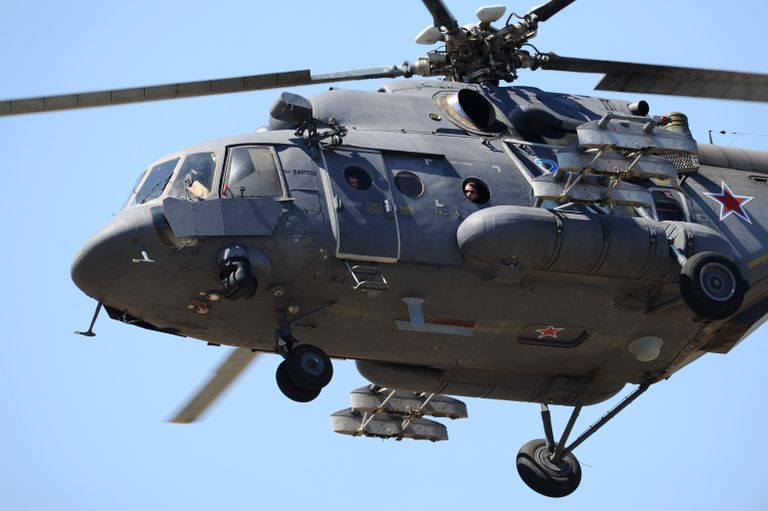 Вертолет Ми-8АМТШ над полигоном Кадамовский в Ростовской области во время подготовки к международному военно-техническому форуму Армия-2017 Вертолет Ми-8АМТШ над полигоном Кадамовский в Ростовской области во время подготовки к международному военно-техническому форуму Армия-2017