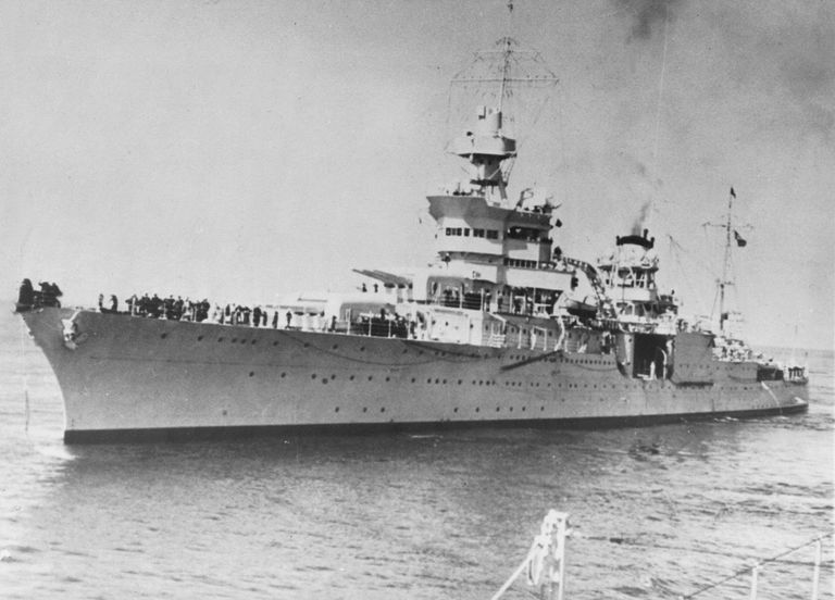 Американский эсминец Индианополис, затонувший в 1945 году в Тихом океане. Архивное фото Американский эсминец Индианополис, затонувший в 1945 году в Тихом океане. Архивное фото