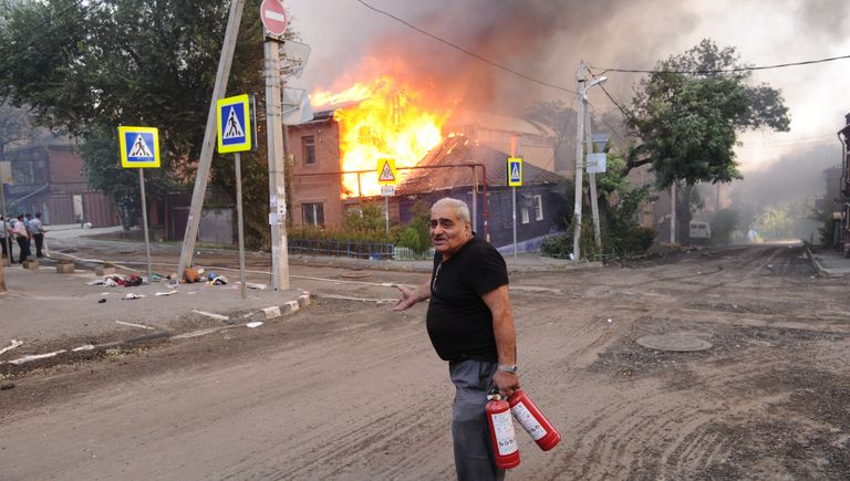 Пожар в Ростове-на-Дону в районе Театрального спуска Пожар в Ростове-на-Дону в районе Театрального спуска