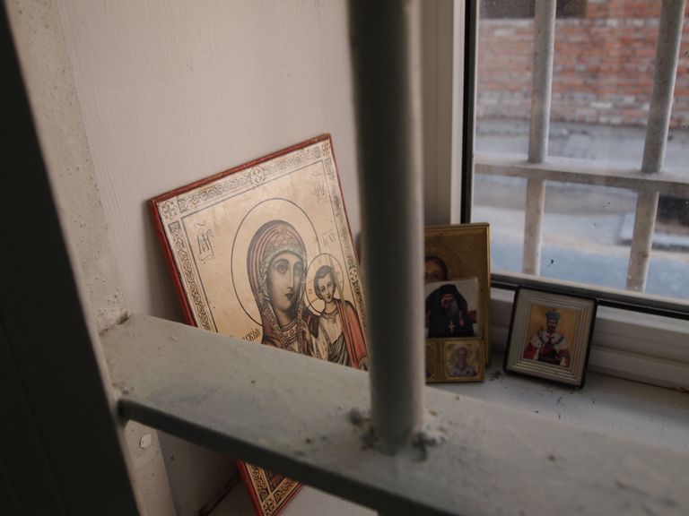 Иконы в исправительной колонии особого режима для пожизненно осужденных Черный дельфин в городе Соль-Илецк