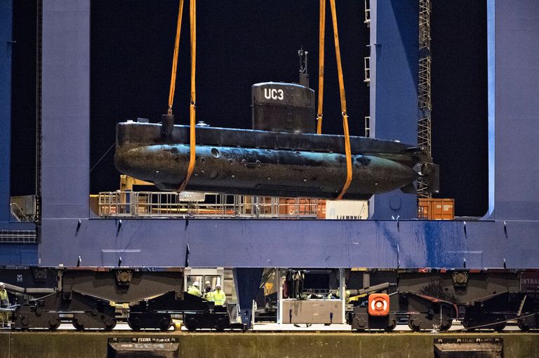 Операция по подъему затонувшей частной подлодки Nautilus в порту Копенгагена