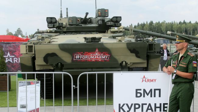 Боевая машина пехоты (БМП) на гусеничной платформе Курганец-25 на международном военно-техническом форуме Армия-2017 в Московской области Боевая машина пехоты (БМП) на гусеничной платформе Курганец-25 на международном военно-техническом форуме Армия-2017 в Московской области