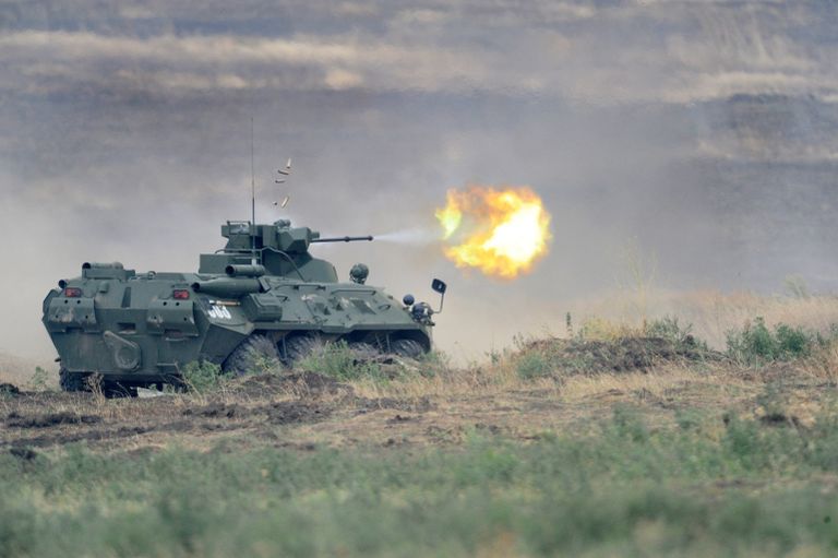 Бронетранспортер БТР-82А во время динамического показа новейших образцов военной техники в рамках Международного военно-технического форума Южного округа Армия-2017 на полигоне Кадамовский в Ростовской области