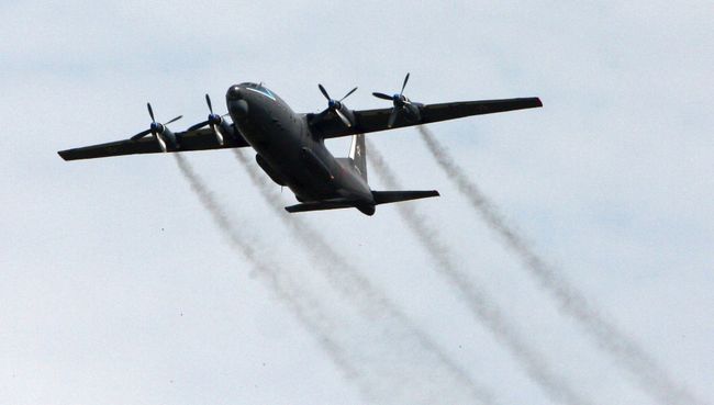 Военно-транспортный самолет Ан-12. Архивное фото