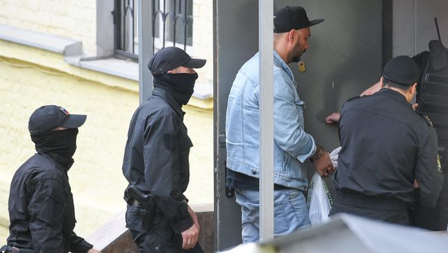 Режиссер Кирилл Серебренников перед заседанием Басманного суда в Москве. 23 августа 2017 Режиссер Кирилл Серебренников перед заседанием Басманного суда в Москве. 23 августа 2017