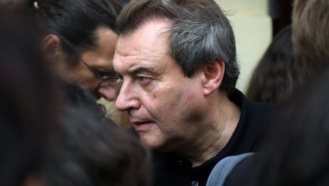 Режиссер Алексей Учитель во время акции в поддержку руководителя театра Гоголь-центр Кирилла Серебренникова у здания Басманного суда. 23 августа 2017 Режиссер Алексей Учитель во время акции в поддержку руководителя театра Гоголь-центр Кирилла Серебренникова у здания Басманного суда. 23 августа 2017