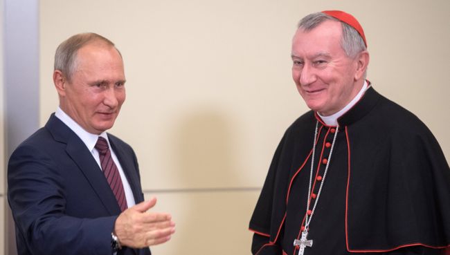 Президент РФ Владимир Путин и госсекретарь Ватикана Пьетро Паролин во время встречи. 23 августа 2017 Президент РФ Владимир Путин и госсекретарь Ватикана Пьетро Паролин во время встречи. 23 августа 2017