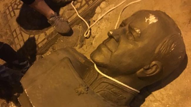В Одессе разбили бюст маршалу Жукову. 24 августа 2017 В Одессе разбили бюст маршалу Жукову. 24 августа 2017