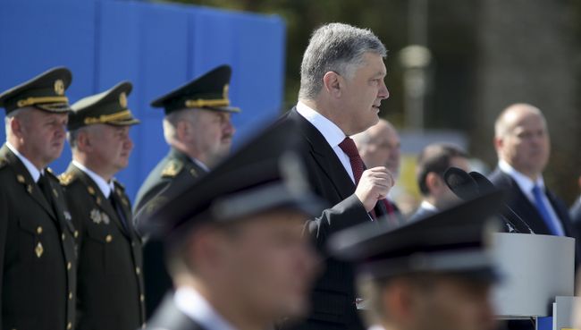 Президент Украины Петр Порошенко выступает на параде в честь Дня независимости в Киеве. 24 августа 2017 Президент Украины Петр Порошенко выступает на параде в честь Дня независимости в Киеве. 24 августа 2017
