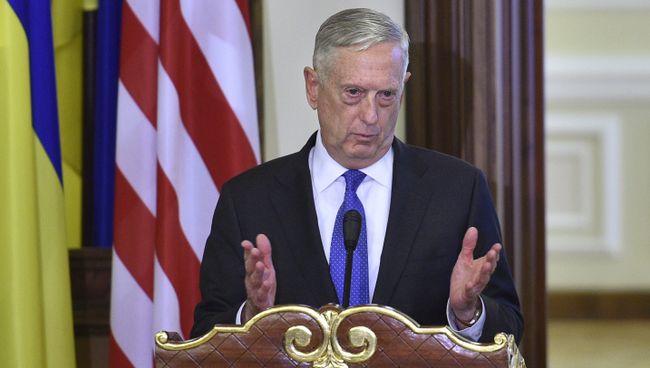 Министр обороны США Джеймс Мэттис во время совместной пресс-конференции в Киеве с президентом Украины Петром Порошенко. 24 августа 2017 Министр обороны США Джеймс Мэттис во время совместной пресс-конференции в Киеве с президентом Украины Петром Порошенко. 24 августа 2017