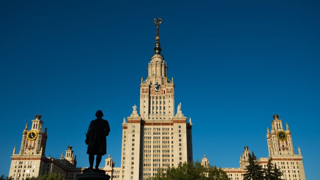 Главное здание МГУ. Архивное фото
