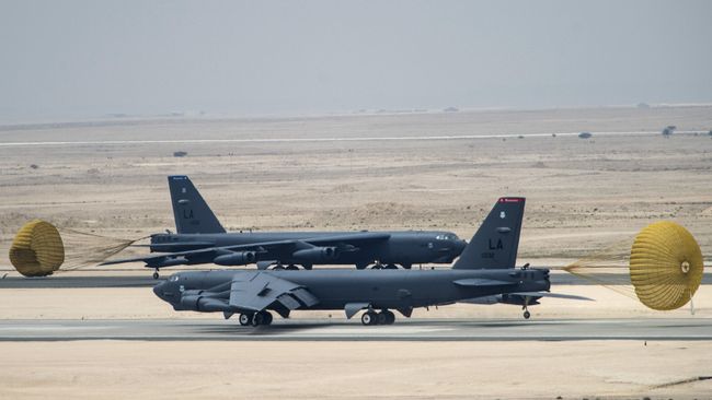 Американский стратегический бомбардировщик B-52 Стратофортресс на авиабазе Аль-Удейд в Катаре. Архивное фото Американский стратегический бомбардировщик B-52 Стратофортресс на авиабазе Аль-Удейд в Катаре. Архивное фото