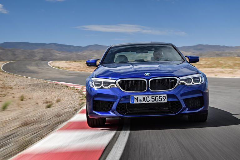Автомобиль BMW M5 Автомобиль BMW M5