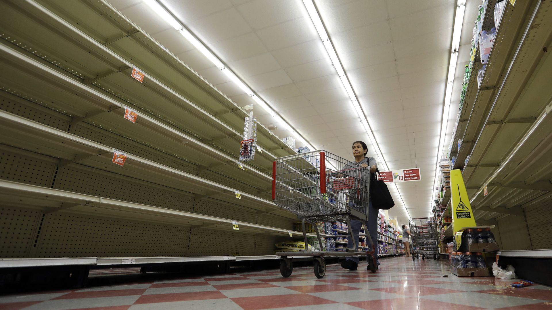 Пустые полки в продуктовом магазине В Хьюстоне, США Пустые полки в продуктовом магазине В Хьюстоне, США - РИА Новости, 1920, 30.03.2022