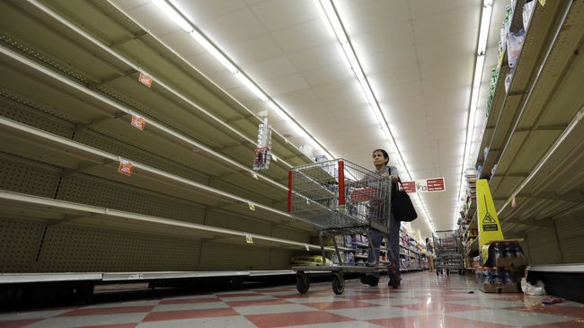 Пустые полки в продуктовом магазине в США