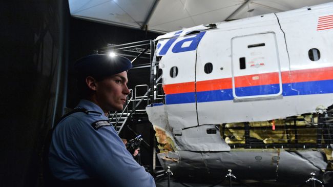 Обломки самолета Boeing 777 Malaysia Airlines (рейс MH17) в Нидерландах