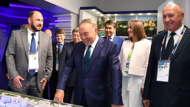 Президент Казахстана Нурсултан Назарбаев посетил павильон России на ЭКСПО-2017 в Астане Президент Казахстана Нурсултан Назарбаев посетил павильон России на ЭКСПО-2017 в Астане