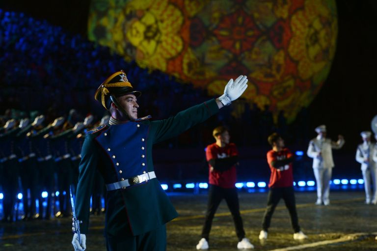 Военнослужащие роты специального караула Президентского полка на торжественной церемонии открытия X Международного военно-музыкального фестиваля Спасская башня в Москве Военнослужащие роты специального караула Президентского полка на торжественной церемонии открытия X Международного военно-музыкального фестиваля Спасская башня в Москве