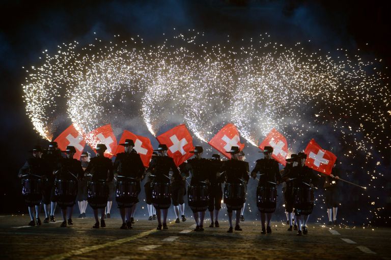 Барабанщики Top Secret Drum Corps на торжественной церемонии открытия X Международного военно-музыкального фестиваля Спасская башня в Москве Барабанщики Top Secret Drum Corps на торжественной церемонии открытия X Международного военно-музыкального фестиваля Спасская башня в Москве