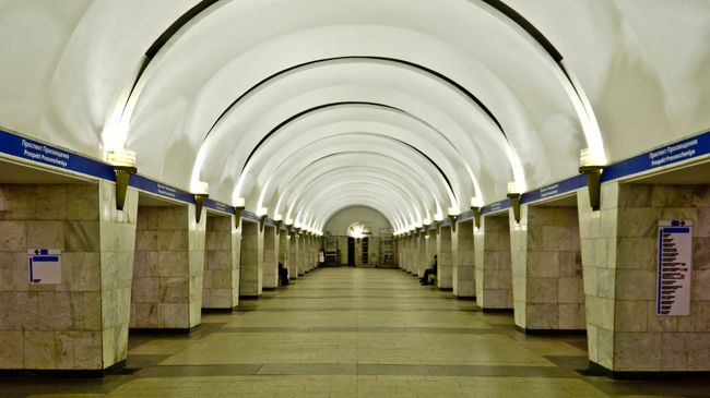 Станция Проспект Просвещения Петербургского метрополитена. Архивное фото Станция Проспект Просвещения Петербургского метрополитена. Архивное фото