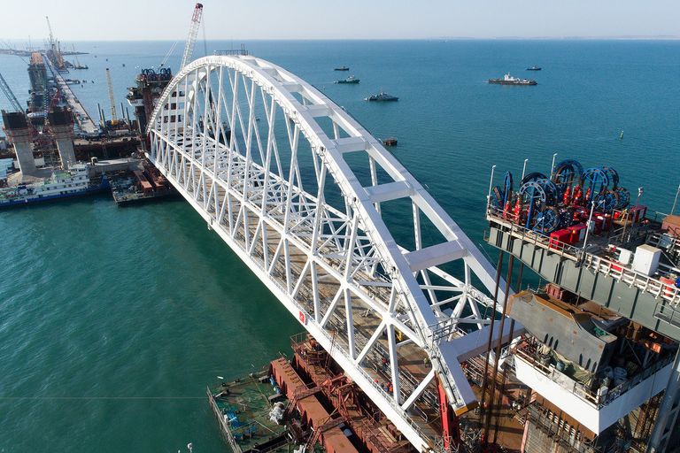 Железнодорожная арка Крымского моста доставлена на фарватер. 28 августа 2017 Железнодорожная арка Крымского моста доставлена на фарватер. 28 августа 2017