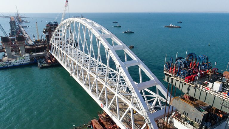 Железнодорожная арка Крымского моста доставлена на фарватер. 28 августа 2017 Железнодорожная арка Крымского моста доставлена на фарватер. 28 августа 2017