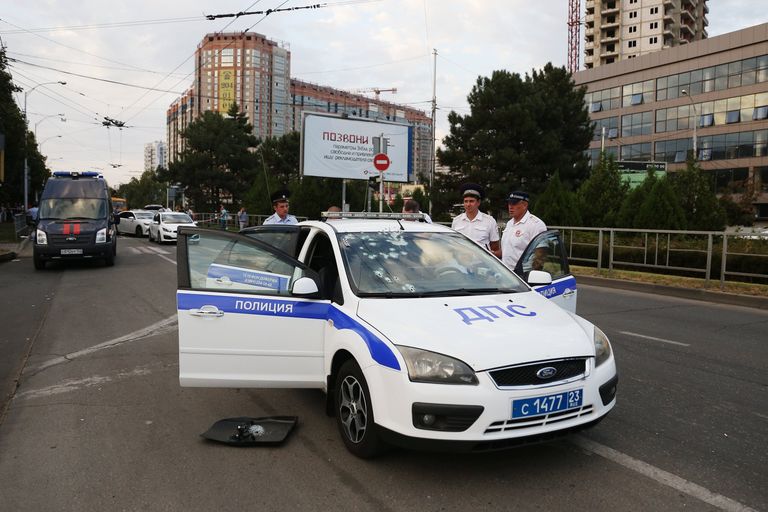 Автомобиль правоохранительных органов, обстрелянный злоумышленником в Краснодаре Автомобиль правоохранительных органов, обстрелянный злоумышленником в Краснодаре