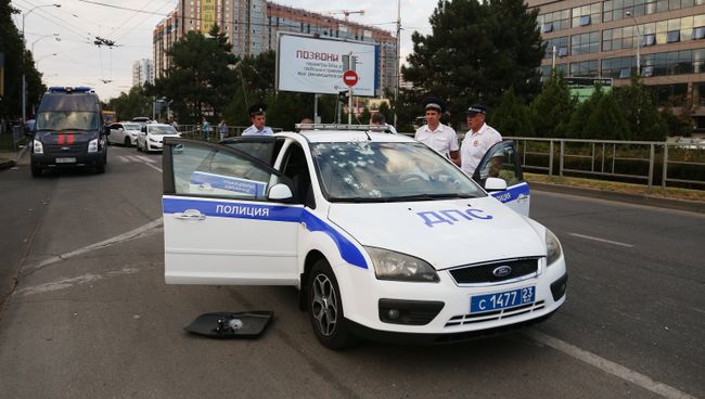 Автомобиль правоохранительных органов, обстрелянный злоумышленником в Краснодаре Автомобиль правоохранительных органов, обстрелянный злоумышленником в Краснодаре