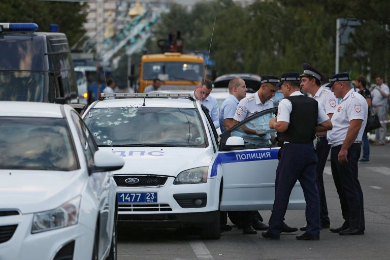 Сотрудники правоохранительных органов в Краснодаре, где было совершено нападение на сотрудников ДПС. 28 августа 2017 Сотрудники правоохранительных органов в Краснодаре, где было совершено нападение на сотрудников ДПС. 28 августа 2017