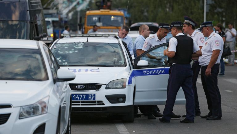 Сотрудники правоохранительных органов в Краснодаре, где было совершено нападение на сотрудников ДПС. 28 августа 2017 Сотрудники правоохранительных органов в Краснодаре, где было совершено нападение на сотрудников ДПС. 28 августа 2017