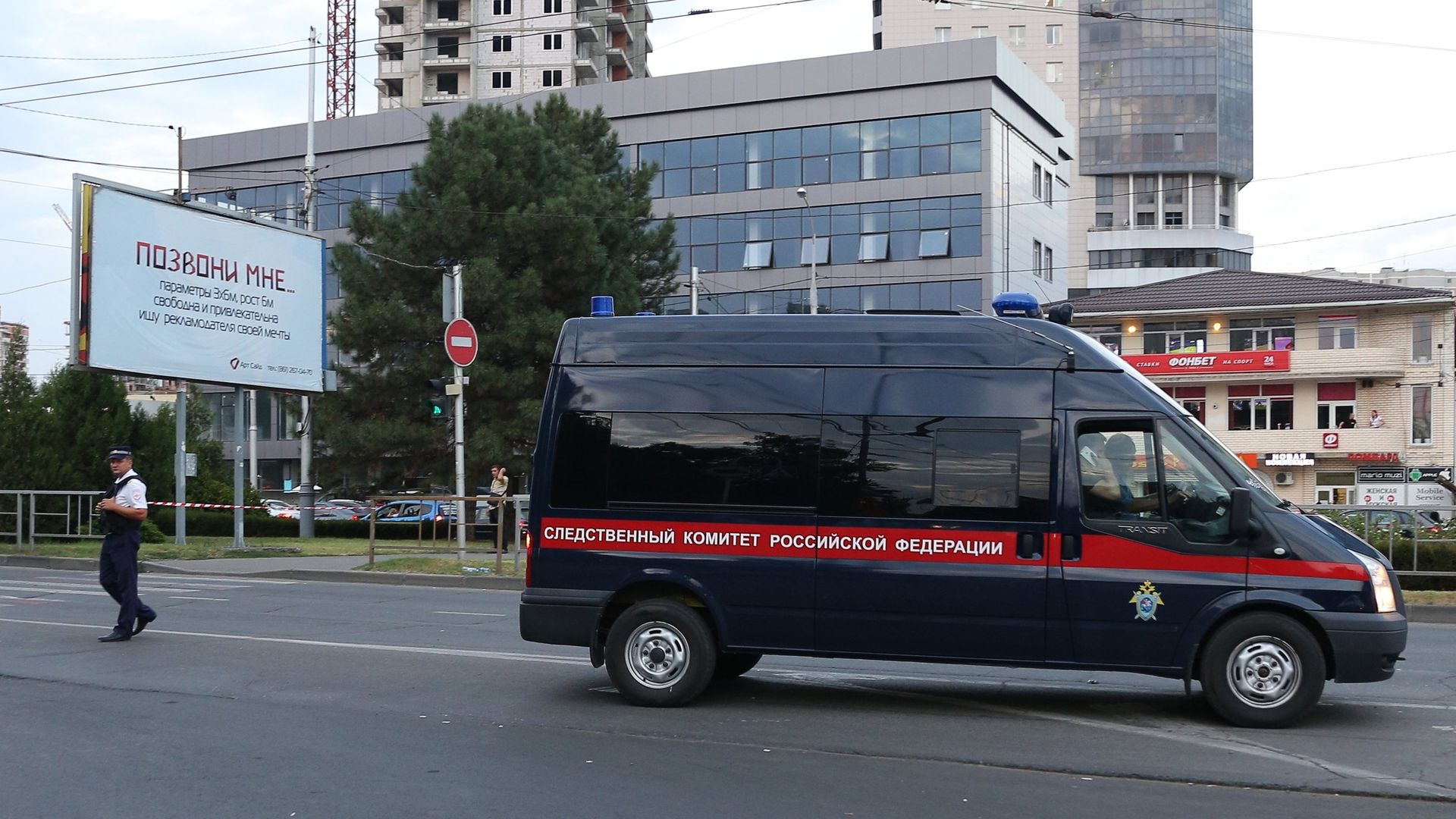 Сотрудники правоохранительных органов в Краснодаре, где было совершено нападение на сотрудников ДПС. 28 августа 2017 Сотрудники правоохранительных органов в Краснодаре, где было совершено нападение на сотрудников ДПС. 28 августа 2017 - РИА Новости, 1920, 01.11.2021